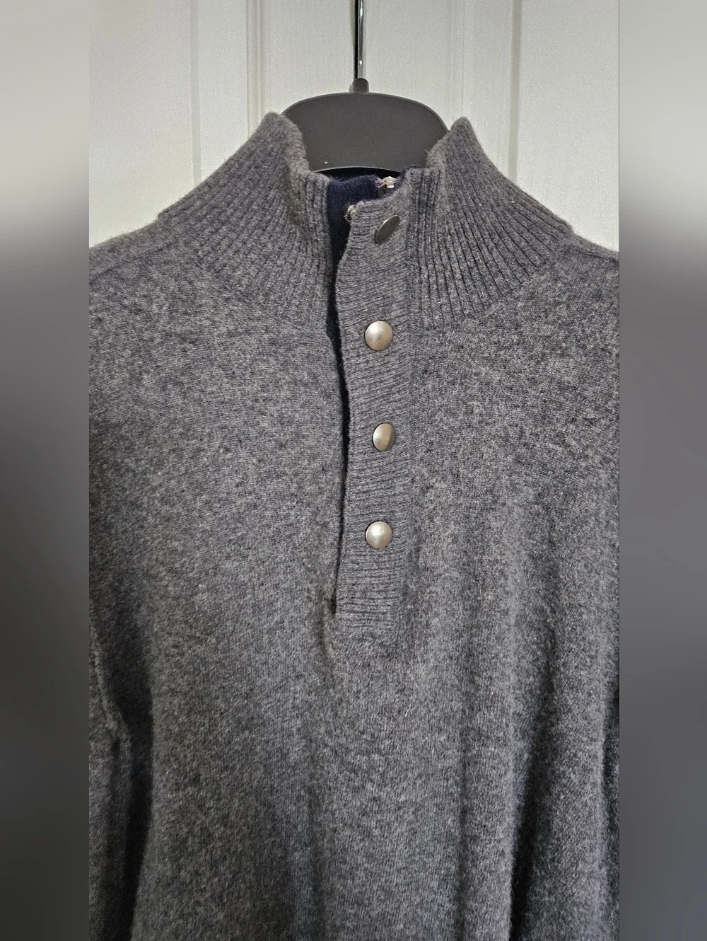 Banana Republic Italian Yarn Gray LMerino  Mock Neck Snap Button Sweater Men’s M